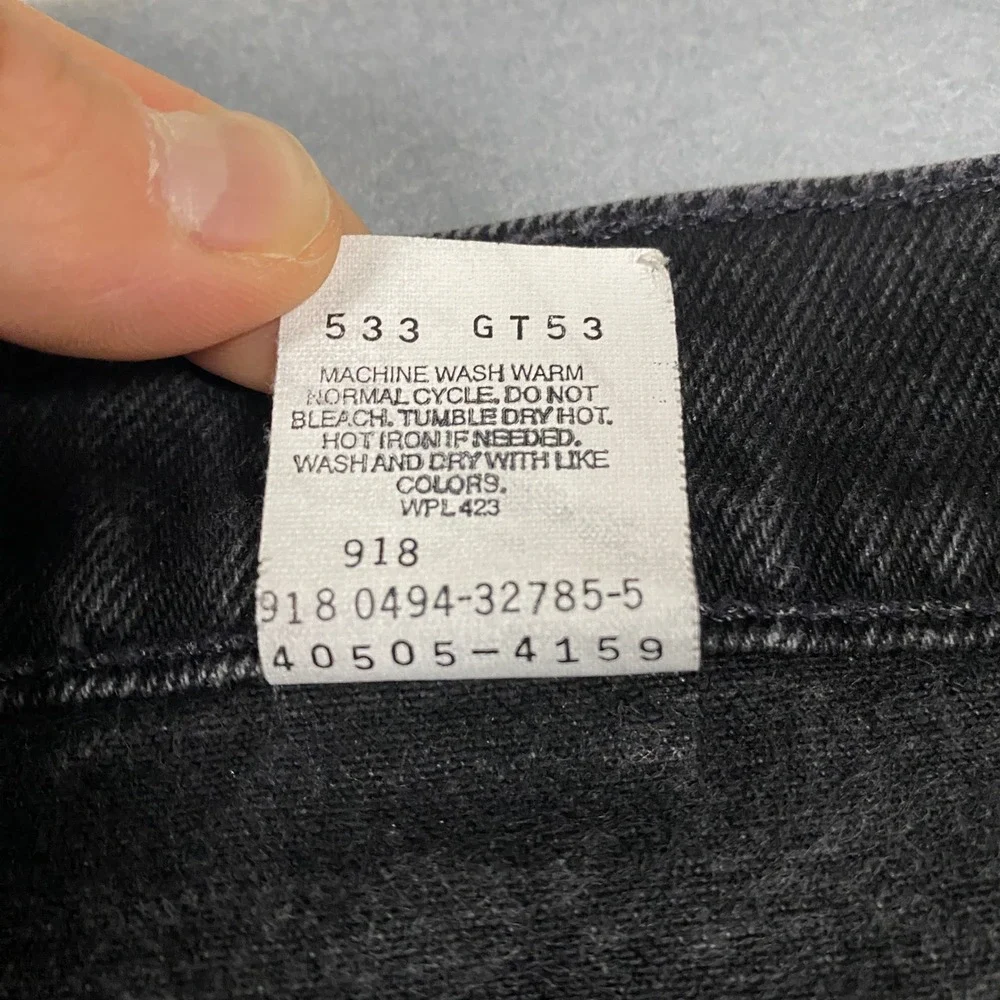 Levis shows moderate